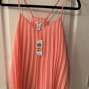 Bar lll, Coral top with crinkle design. Size small